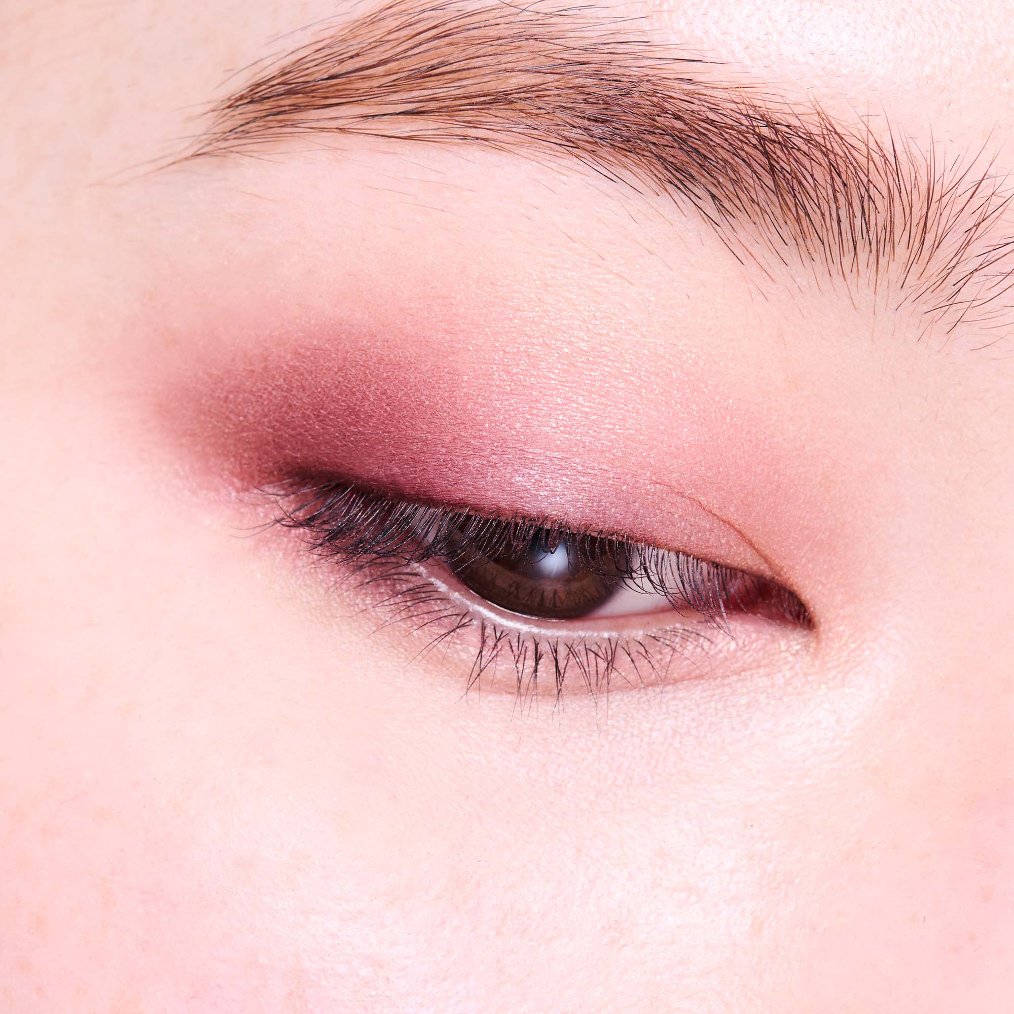 #color_07 MESMERIZING MIA