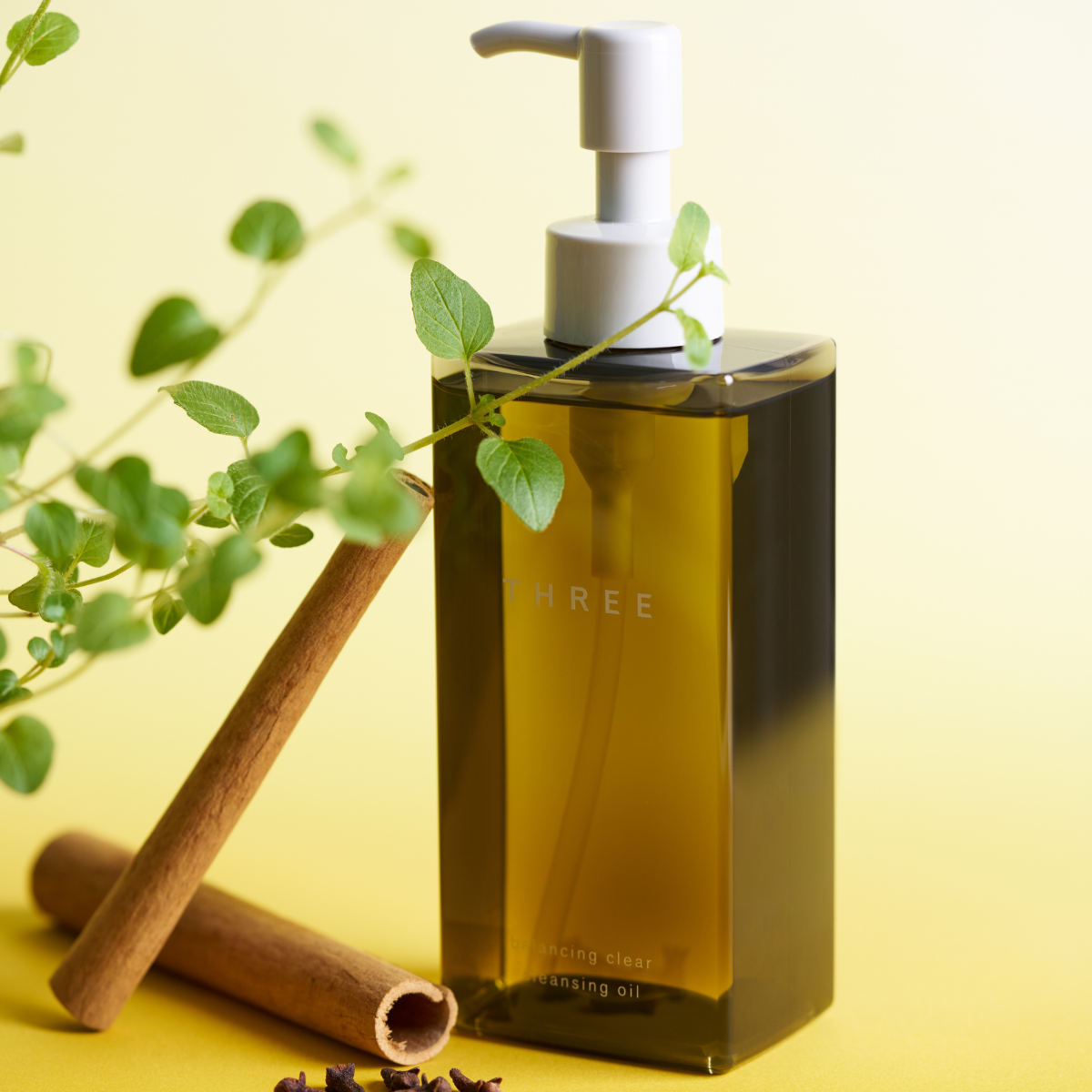 THREE Balancing Clear Cleansing Oil