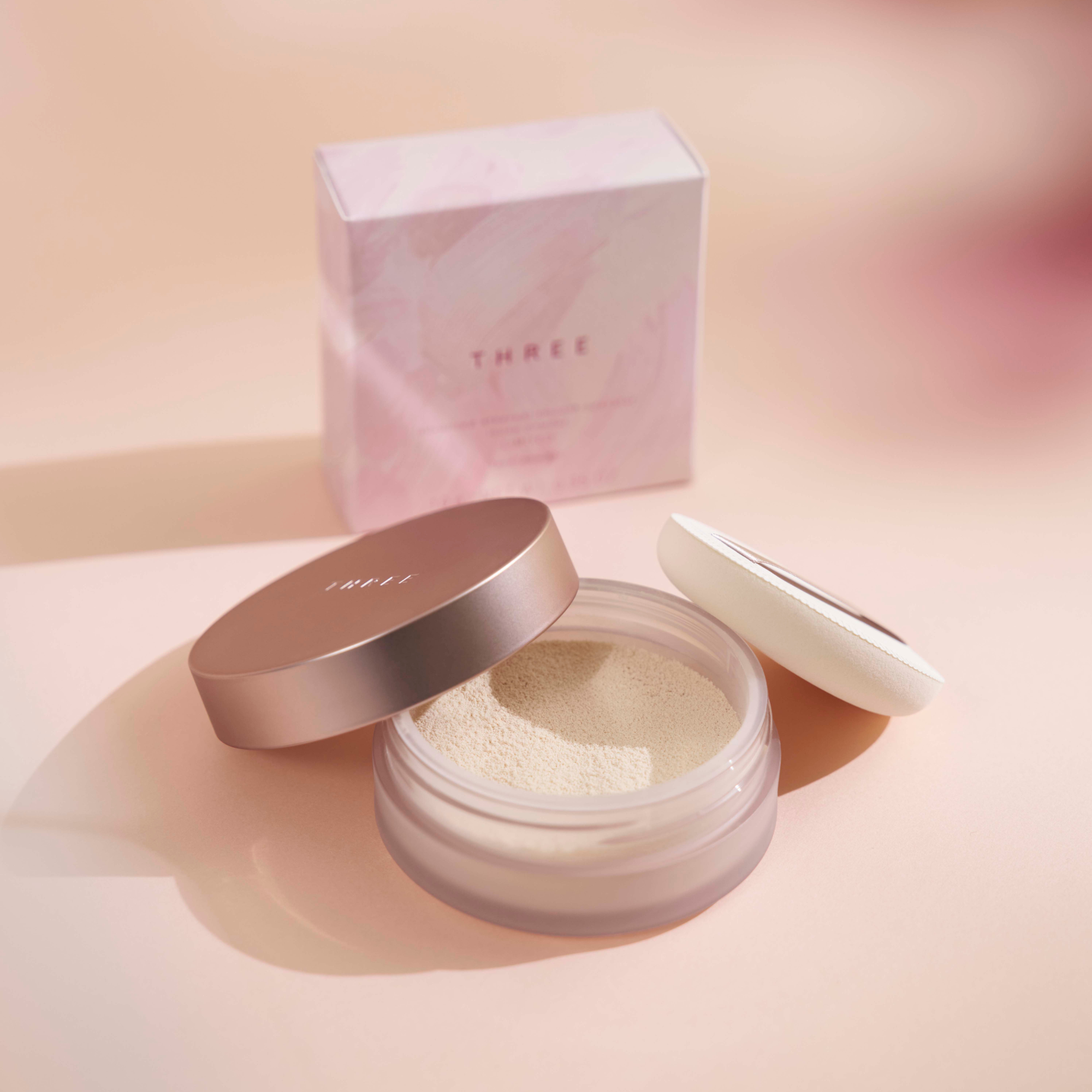 THREE Advanced Ethereal Smooth Operator Loose Powder SA 01