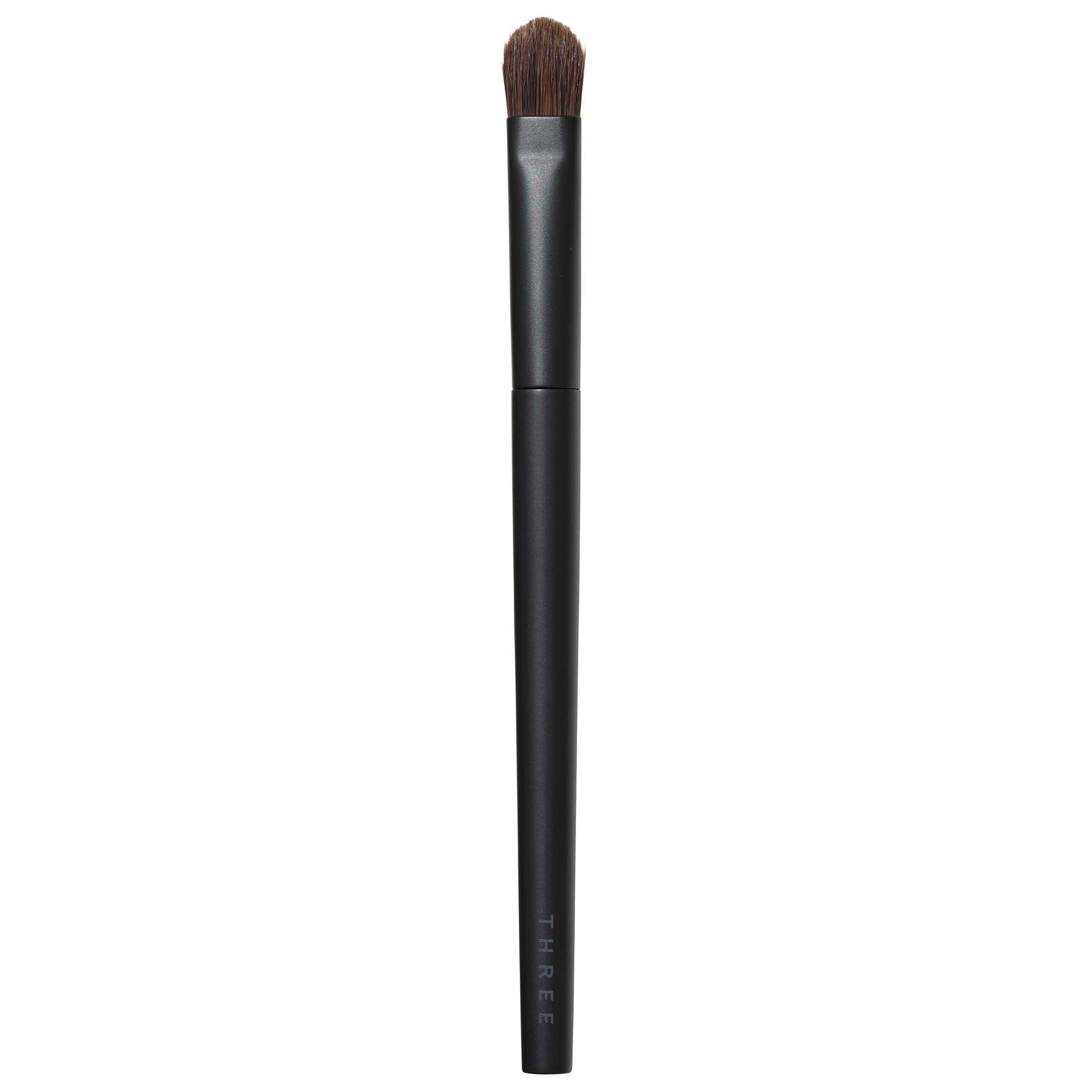 THREE Eye Color Veil Brush